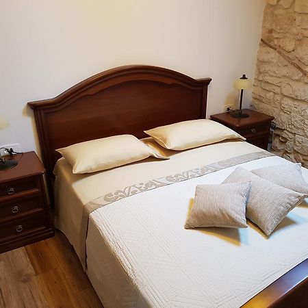 Antique Apartment Arsenale Rovinj Eksteriør bilde