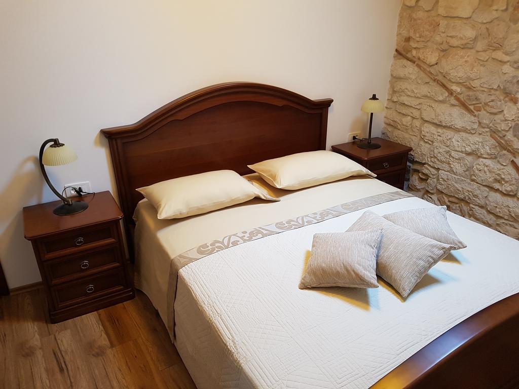 Antique Apartment Arsenale Rovinj Eksteriør bilde