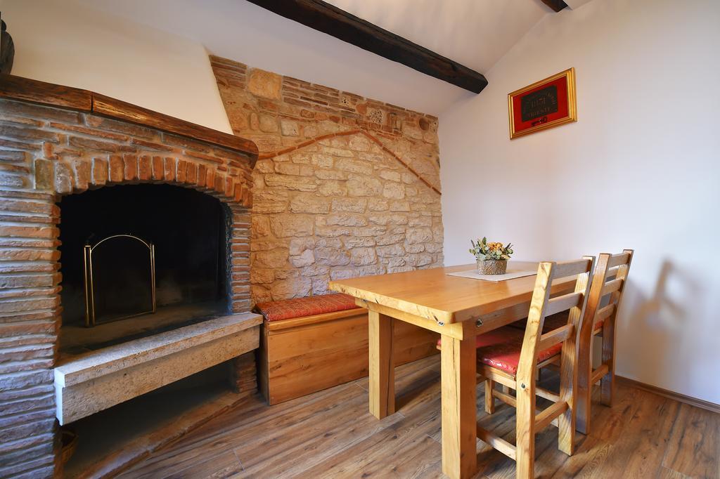 Antique Apartment Arsenale Rovinj Eksteriør bilde