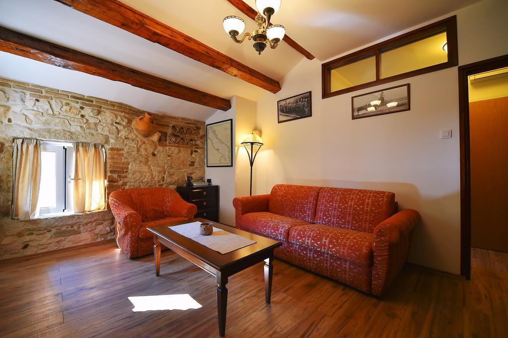 Antique Apartment Arsenale Rovinj Eksteriør bilde