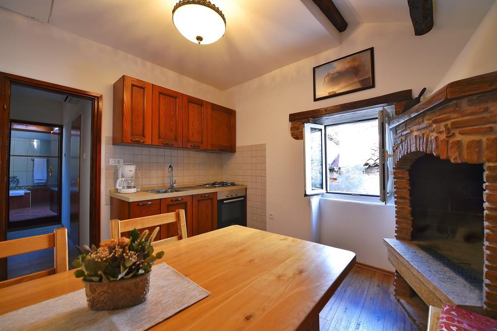 Antique Apartment Arsenale Rovinj Eksteriør bilde
