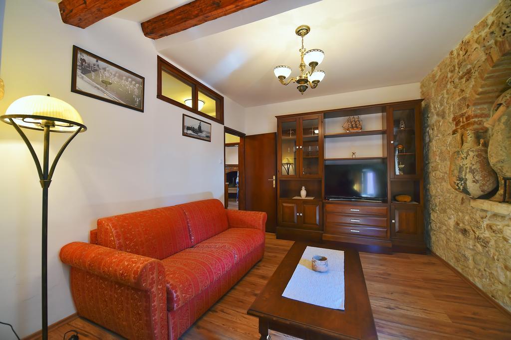 Antique Apartment Arsenale Rovinj Eksteriør bilde