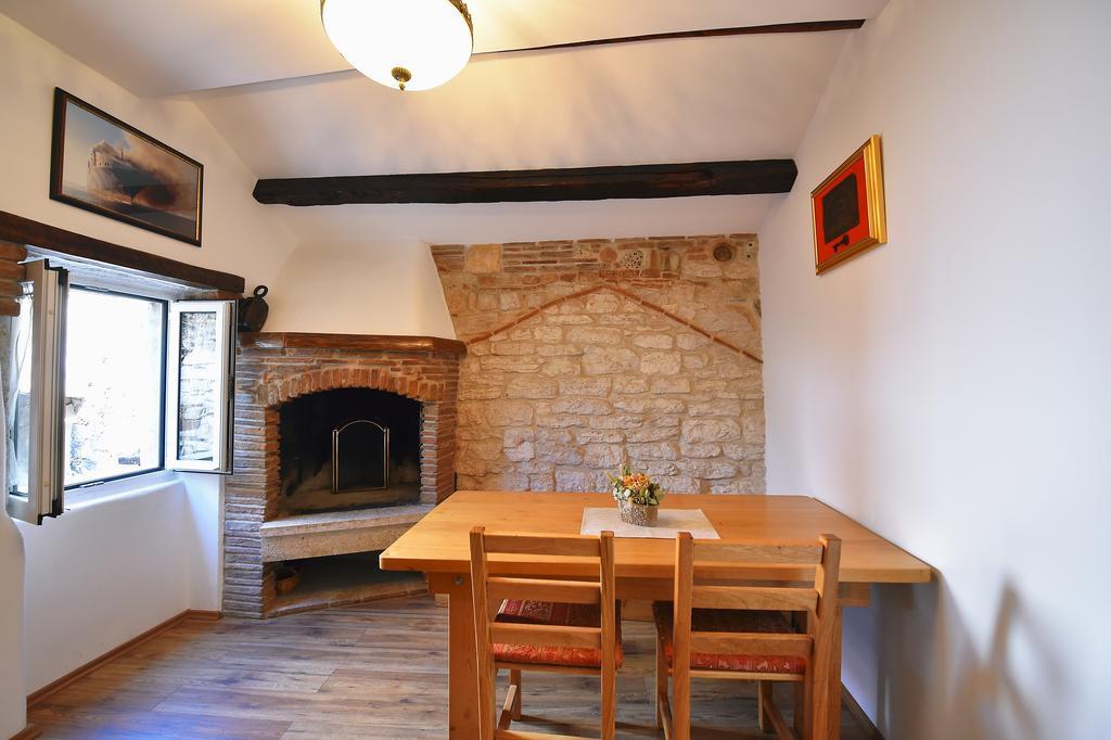 Antique Apartment Arsenale Rovinj Eksteriør bilde
