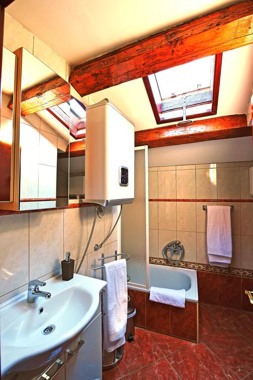Antique Apartment Arsenale Rovinj Eksteriør bilde