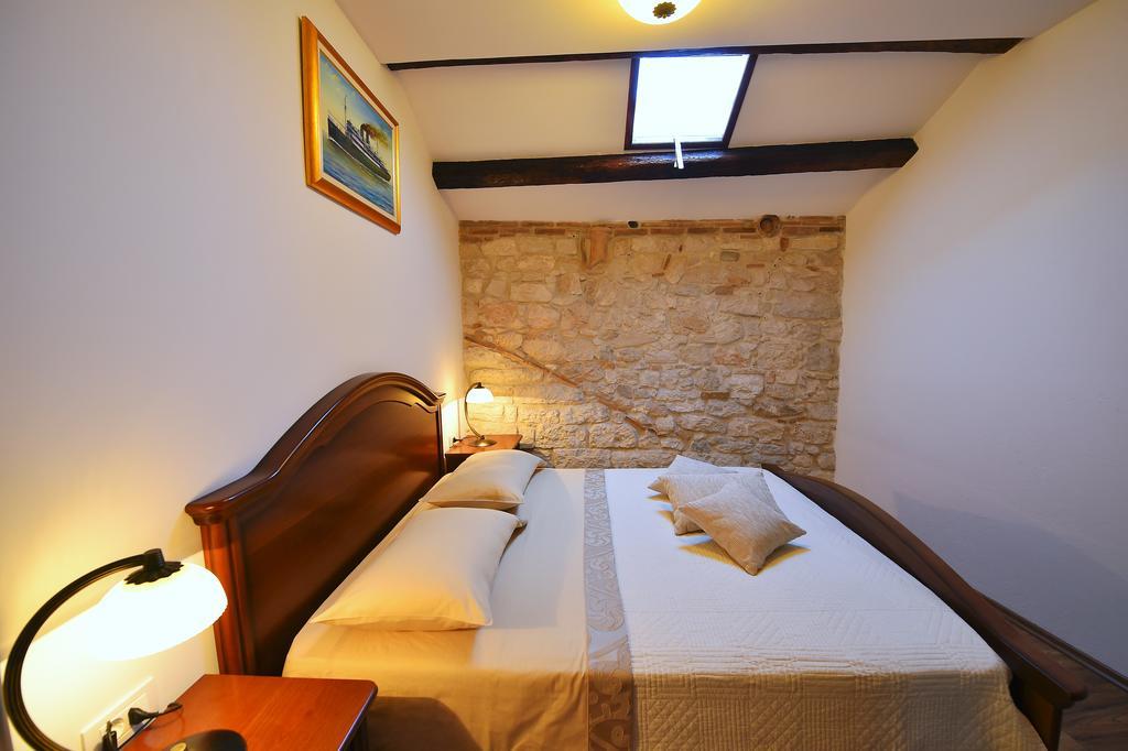Antique Apartment Arsenale Rovinj Eksteriør bilde